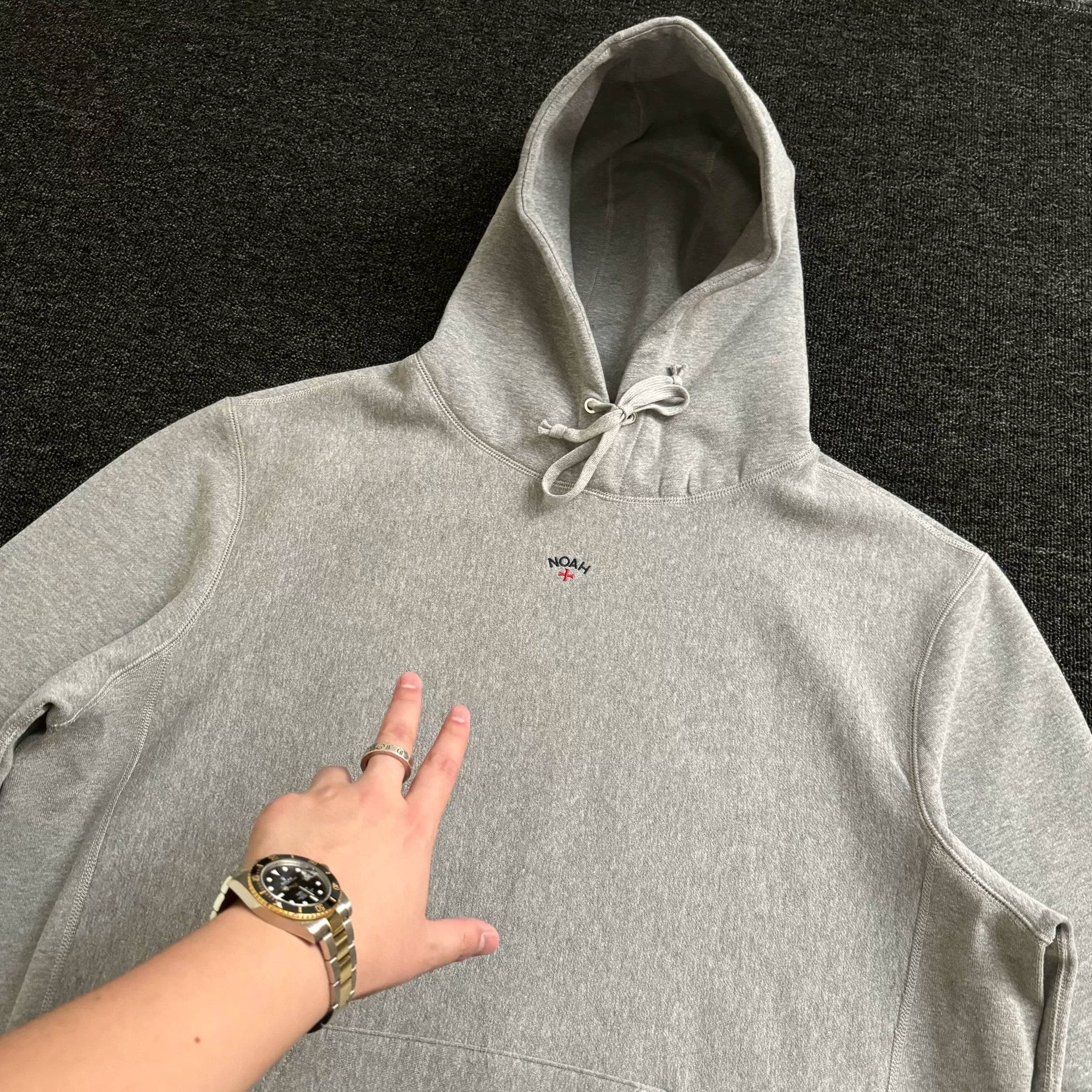 NOAH MARS niche trendy brand chest badge embroidered cross American casual thread splicing hooded sweatshirt