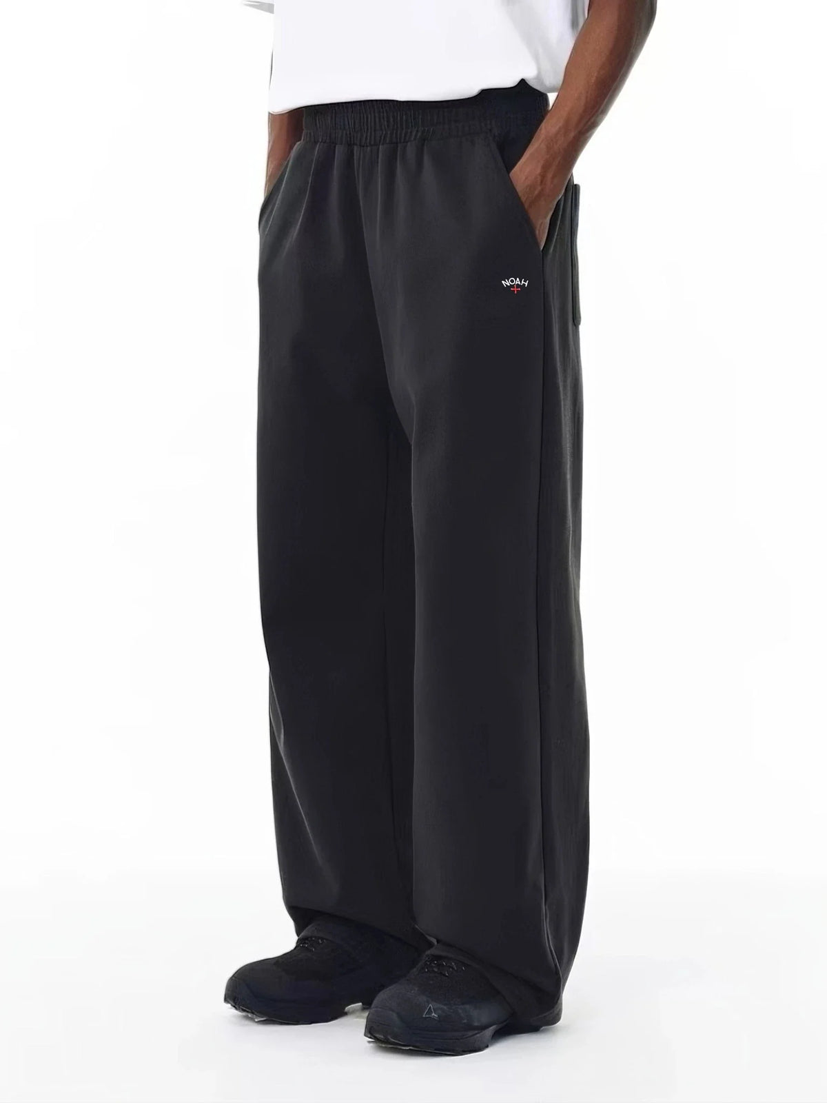 NOAH MARS logo embroidered cross looped micro flared sweatpants for sports and casual men's loose pants
